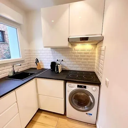 Magnificent Close To Paris Metro Line 1 Монтрёй