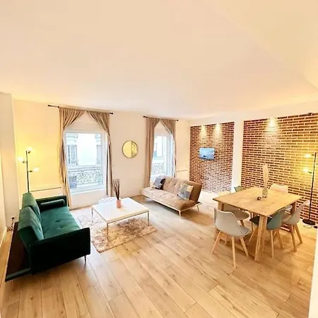 Апартаменты Magnificent Close To Paris Metro Line 1 Монтрёй